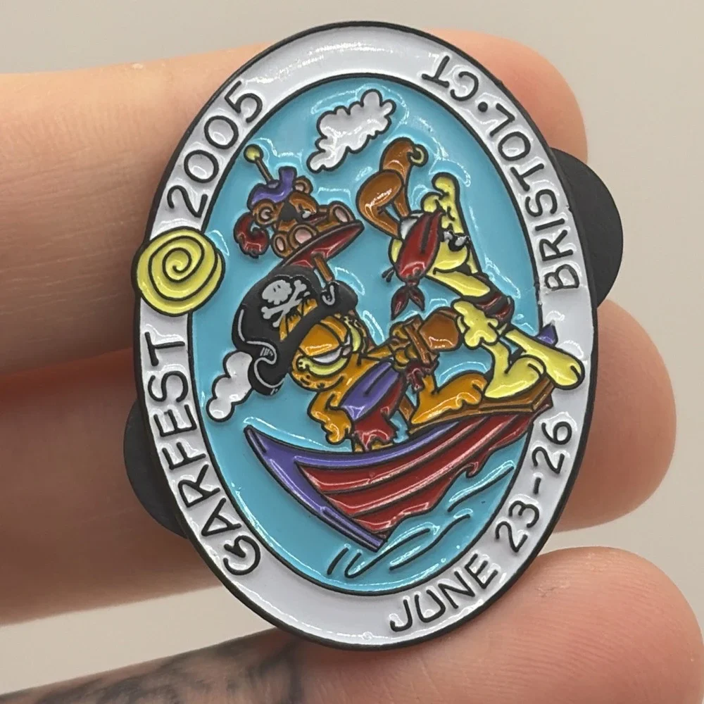 Garfield Garfest 2005 Bristol Connecticut Odie Comic Strip Pirates Lapel Hat Pin